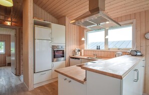 Frigorifero, forno, piano cottura, lavastoviglie