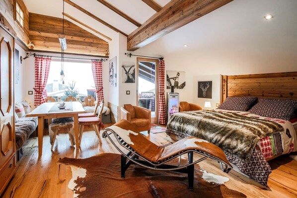 1 habitación, tabla de planchar con plancha, wifi y ropa de cama 