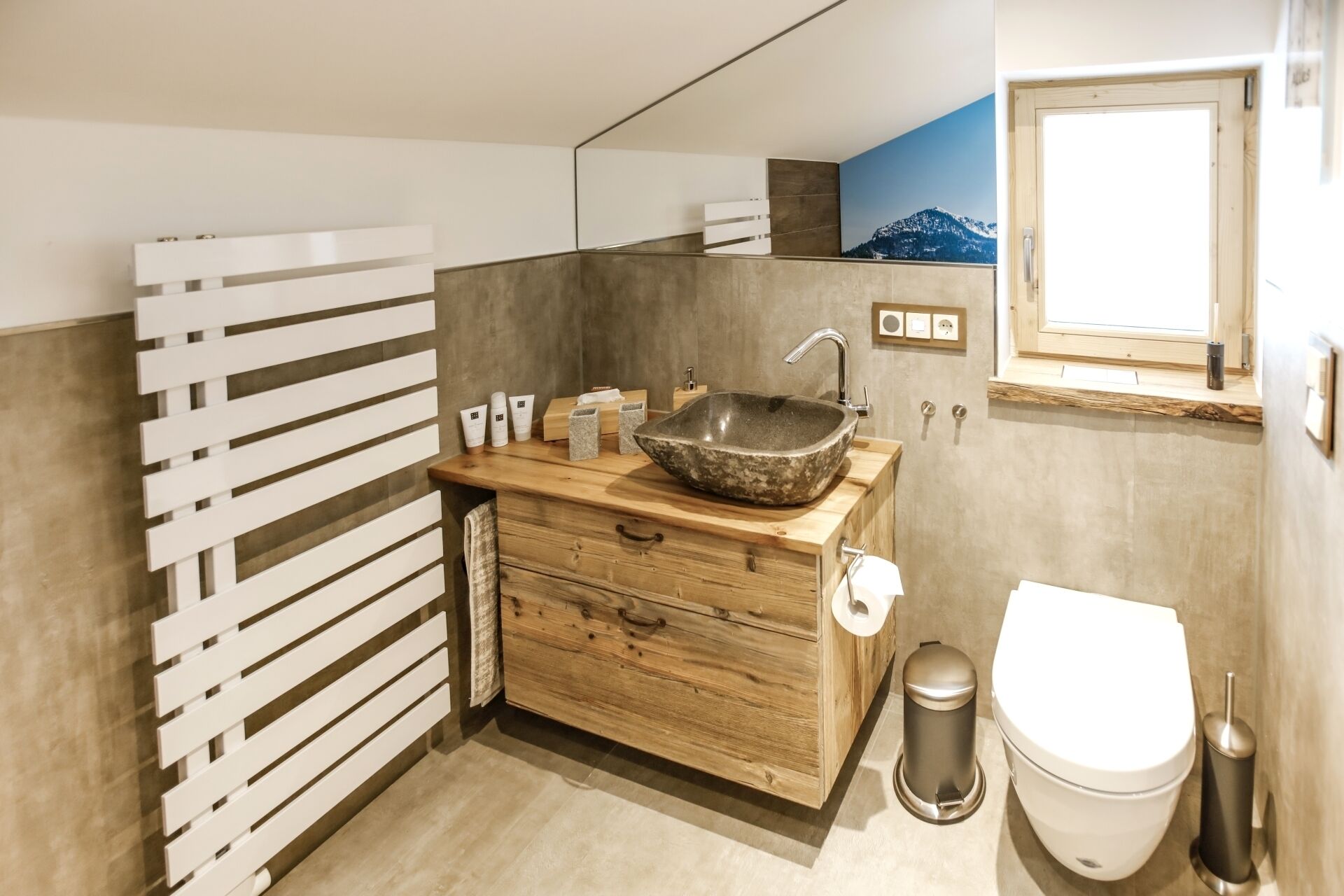 Luxusbad mit Handtuchwärmer, Fußbodenheizung und Walk-In Dusche