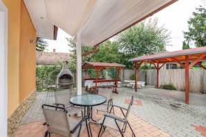 Outdoor dining - Holiday home near a fishing opportunity (Balatonkeresztúr)