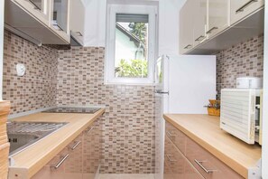 Frigorífico y cafetera o tetera