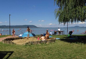Property grounds - Holiday home near a fishing opportunity (Balatonkeresztúr)