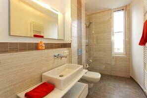 Shower, hair dryer, soap, toilet paper - Usedom tourist Karlshagen - Lotsenstieg 2 cabin 04 (5 *) - App. Lot. 2/4 (5 *) (Karlshagen)