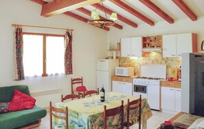 Interior - 2 bedroom awesome home in Teyssieres (Teyssieres)