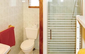 Shower - 2 bedroom awesome home in Teyssieres (Teyssieres)