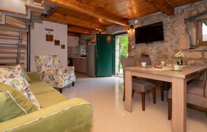 Interior - Nice home in Zmijavci (Zmijavci)