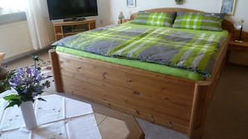 2 Schlafzimmer, Reisekinderbett, WLAN, BettwÀsche