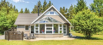 Nice home in Blåvand with kitchen