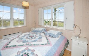 3 bedrooms, travel crib, free WiFi