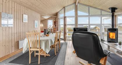 Amazing home in Vestervig with kitchen