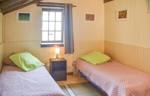 2 chambres, lit parapluie, accès Internet, draps fournis