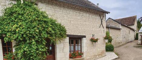 تفاصيل الفندق من الخارج