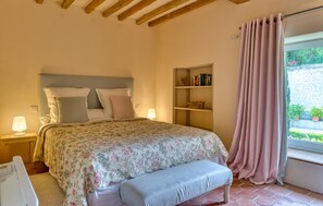 3 bedrooms, travel crib, free WiFi