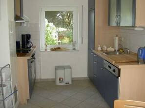 Fridge, oven, dishwasher, coffee/tea maker