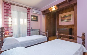 3 bedrooms, travel crib, free WiFi, bed sheets - Nice apartment in Pula with sauna (Pula)