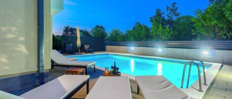 Piscine extérieure, piscine chauffée