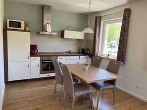 Refrigerador, microondas, horno y lavavajillas 