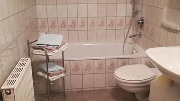 Dusche, Haartrockner, Handtücher