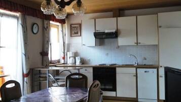 Fridge, oven, high chair