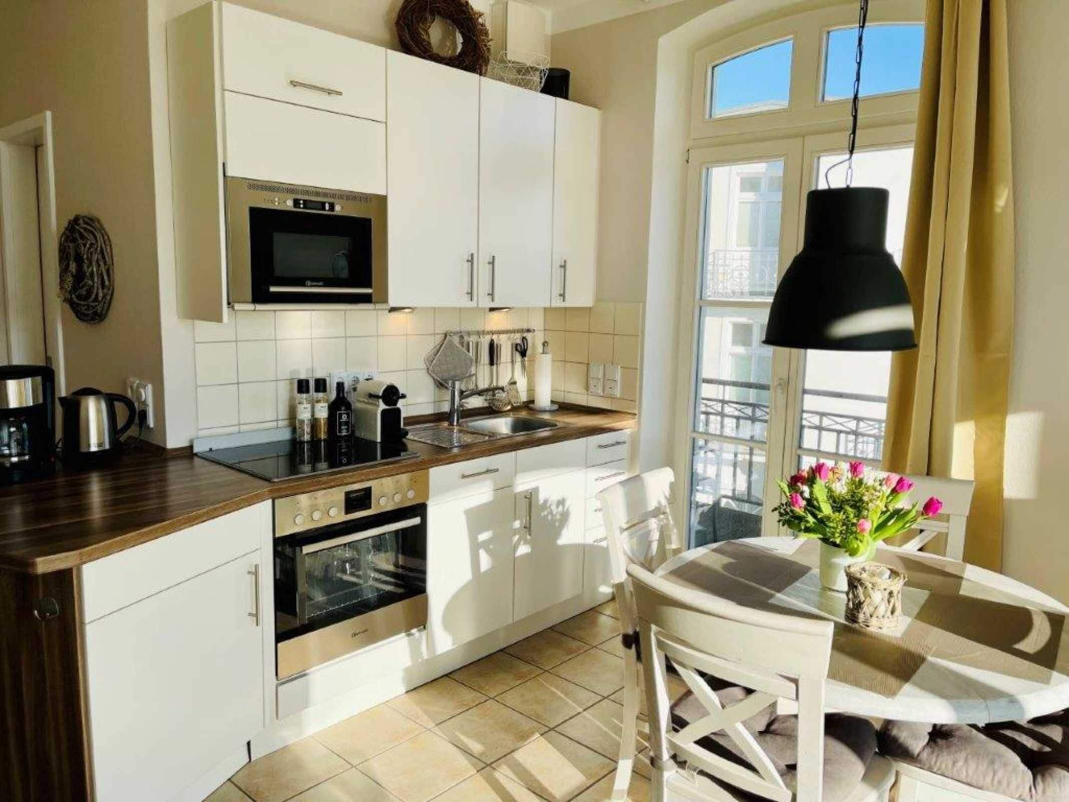 Réfrigérateur, four à micro-ondes, un four, lave-vaisselle