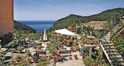 Jolie maison Ă Estellencs avec vue mer