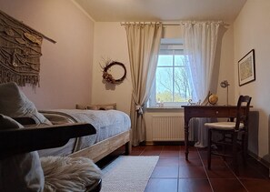 3 sovrum, skrivbord, resesäng och wi-fi