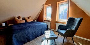 3 Schlafzimmer, Schreibtisch, Reisekinderbett, WLAN