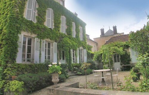 Cozy home in Chablis with WiFi
