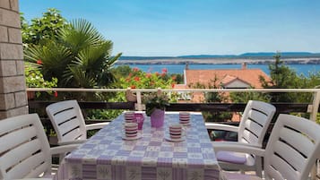 屋外ダイニングエリア