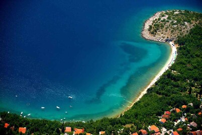 Holiday apartment 250 m from the beach