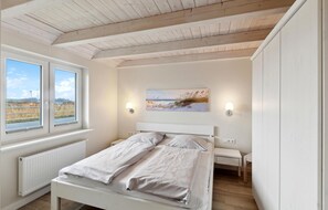 1 bedroom, travel crib, free WiFi - Nice home in Dagebüll with WiFi (Dagebüll)