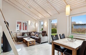 TV, fireplace - Nice home in Dagebüll with WiFi (Dagebüll)