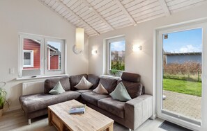 TV, fireplace - Nice home in Dagebüll with WiFi (Dagebüll)