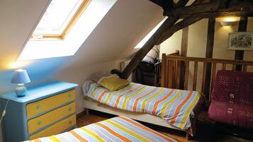 1 bedroom, travel cot, free WiFi