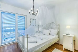 5 bedrooms, iron/ironing board, travel crib, free WiFi