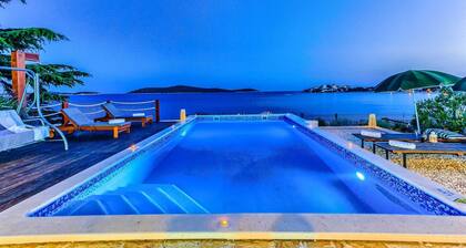 Beach Villa Sea Edge - beachFront villa for 12 with direct access to the beach by MyWaycation