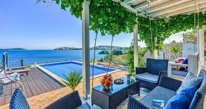 Beach Villa Sea Edge - beachFront villa for 12 with direct access to the beach by MyWaycation