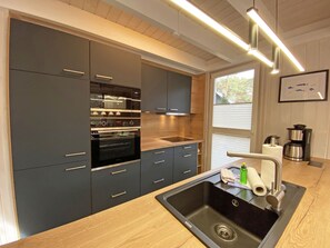 Kühlschrank, Mikrowelle, Ofen, Geschirrspüler