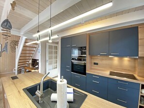 Kühlschrank, Mikrowelle, Ofen, Geschirrspüler