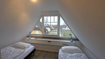 Comfort House, 5 bedrooms, 3 bathrooms, terrace, garden | 5 bedrooms, iron/ironing board, free WiFi