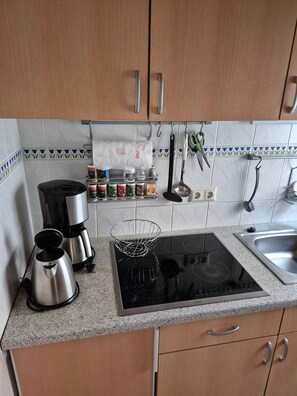 Fridge, microwave, coffee/tea maker, electric kettle - Vacation home Boddenblick (Barth)