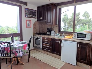 Fridge, microwave, coffee/tea maker, toaster