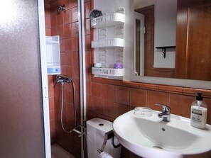 Shower, towels