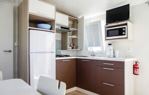 Fridge, microwave, stovetop, coffee/tea maker - 2 bedroom lovely home in Hvide Sande (Hvide Sande)