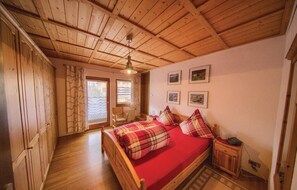 2 Schlafzimmer, Reisekinderbett, kostenloses WLAN, Bettwäsche