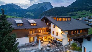 Hotel Apartments Alpenrose - Garten, Terrasse