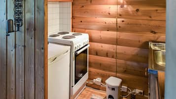 Fridge, stovetop, coffee/tea maker