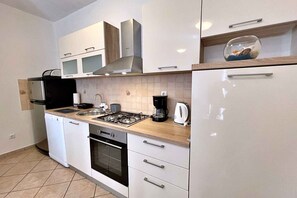 Køleskab, ovn, kogeplade, opvaskemaskine