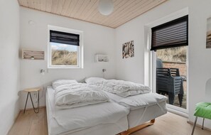 4 bedrooms, travel cot, free WiFi