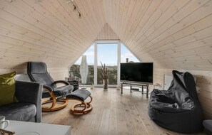 Fernseher, Kamin, DVD-Player